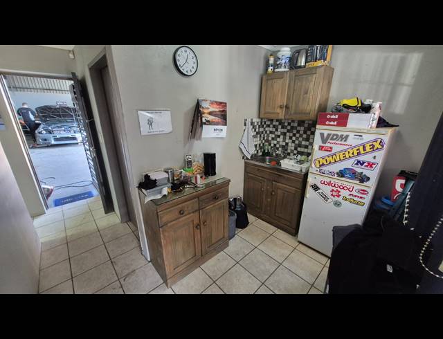 294M² FACTORY FOR SALE IN ANDERBOLT
